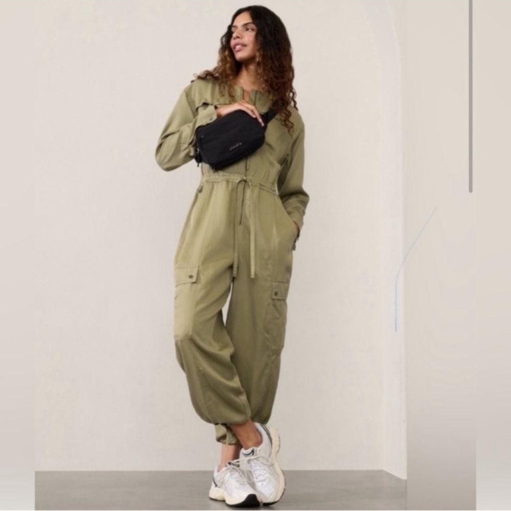 NWOT  Perennial Celestial utility jumpsuit. size Small